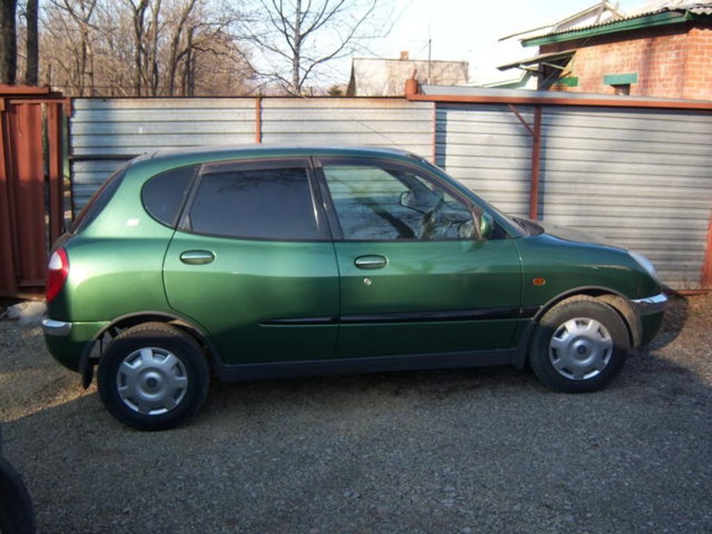 1998 Daihatsu Storia