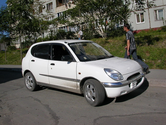 1999 Daihatsu Storia