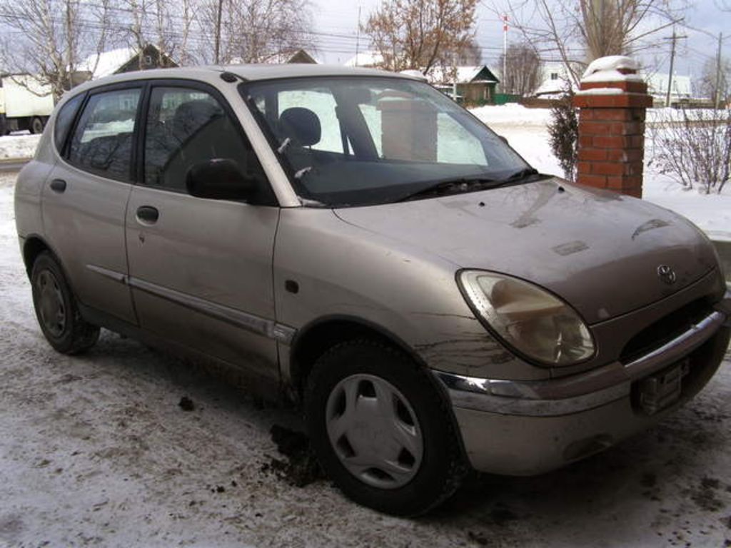 1999 Daihatsu Storia