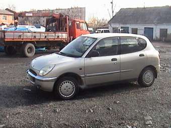 1999 Daihatsu Storia Pictures