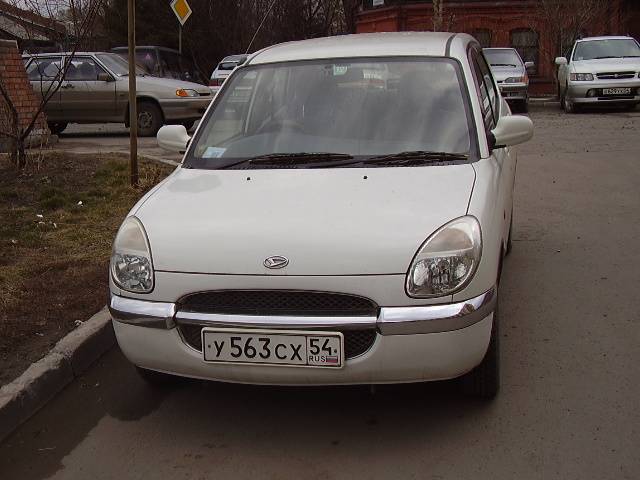 2000 Daihatsu Storia