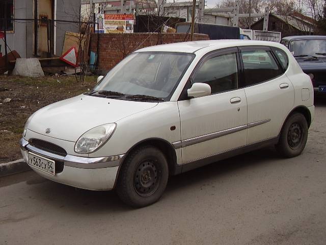 2000 Daihatsu Storia