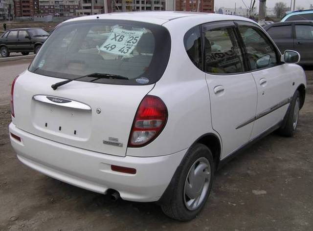 2000 Daihatsu Storia