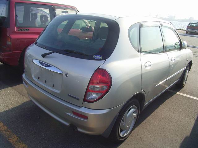 2000 Daihatsu Storia Pictures