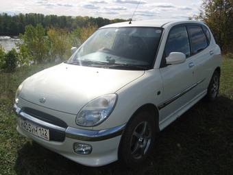 2000 Daihatsu Storia Pictures