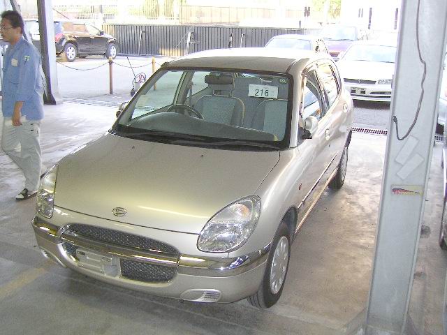 2001 Daihatsu Storia Photos