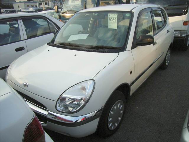 2001 Daihatsu Storia Photos