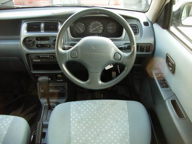 2001 Daihatsu Storia Images