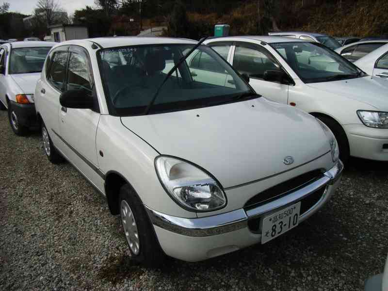 2001 Daihatsu Storia Photos