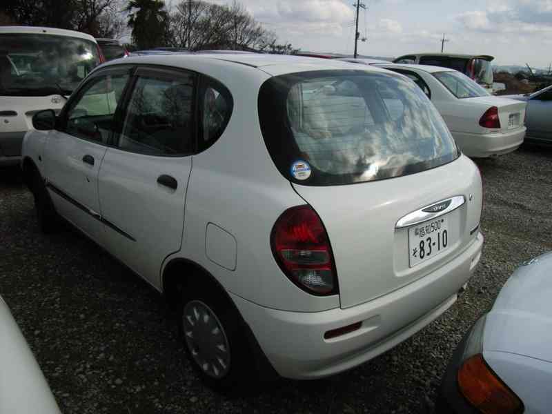 2001 Daihatsu Storia Photos