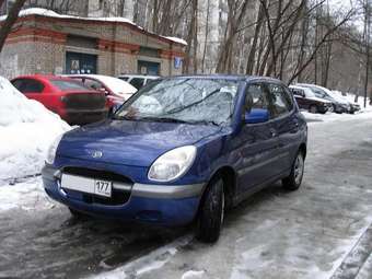 2001 Daihatsu Storia Pictures
