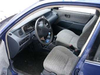 2001 Daihatsu Storia Pictures