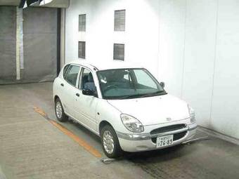 2001 Daihatsu Storia Photos