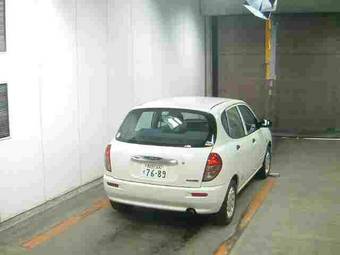 2001 Daihatsu Storia Pictures