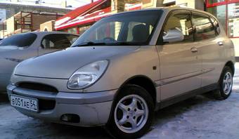 2001 Daihatsu Storia Pictures