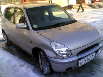 2001 Daihatsu Storia Pictures