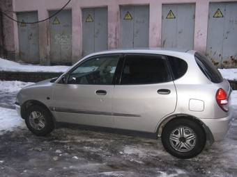 2001 Daihatsu Storia Photos