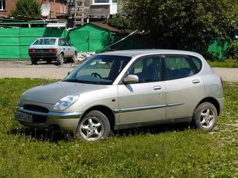 2001 Daihatsu Storia Pictures