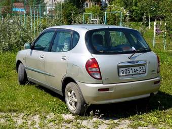 2001 Daihatsu Storia Photos