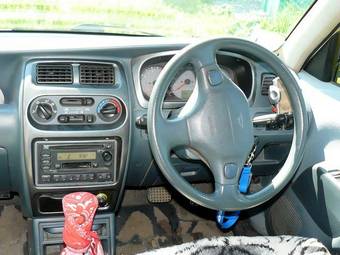 2001 Daihatsu Storia Images