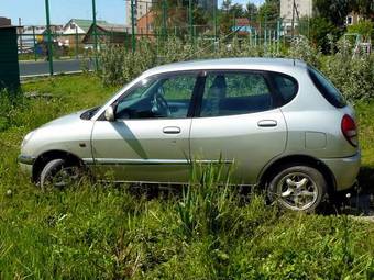 2001 Daihatsu Storia Pictures