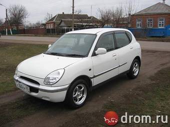 2001 Daihatsu Storia Pictures