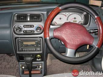 2001 Daihatsu Storia Photos