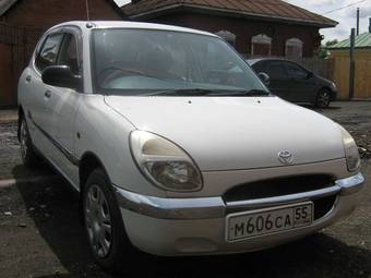 2001 Daihatsu Storia Pictures