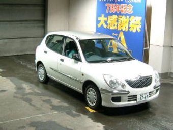 2002 Daihatsu Storia