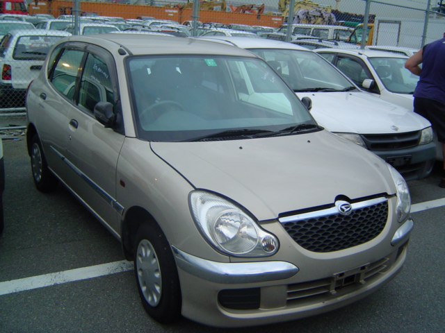 2002 Daihatsu Storia