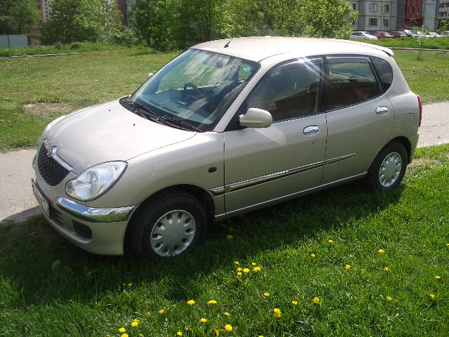 2002 Daihatsu Storia