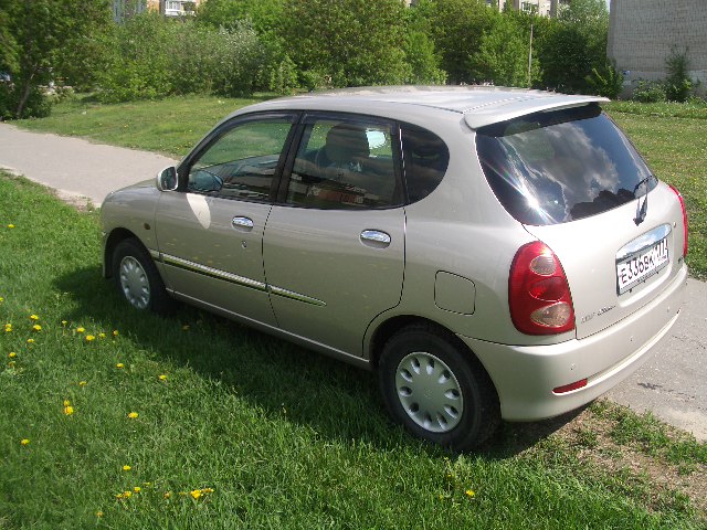 2002 Daihatsu Storia