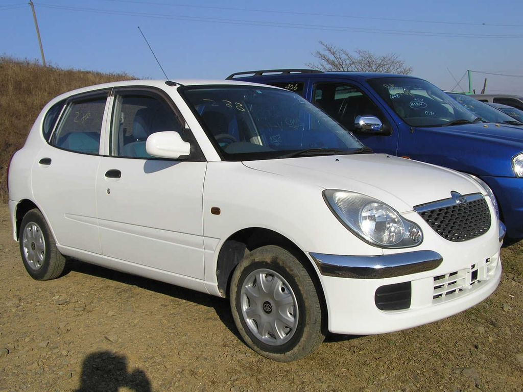 2002 Daihatsu Storia