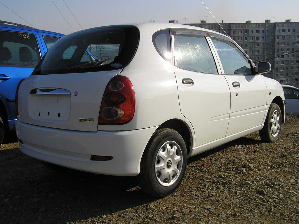 2002 Daihatsu Storia