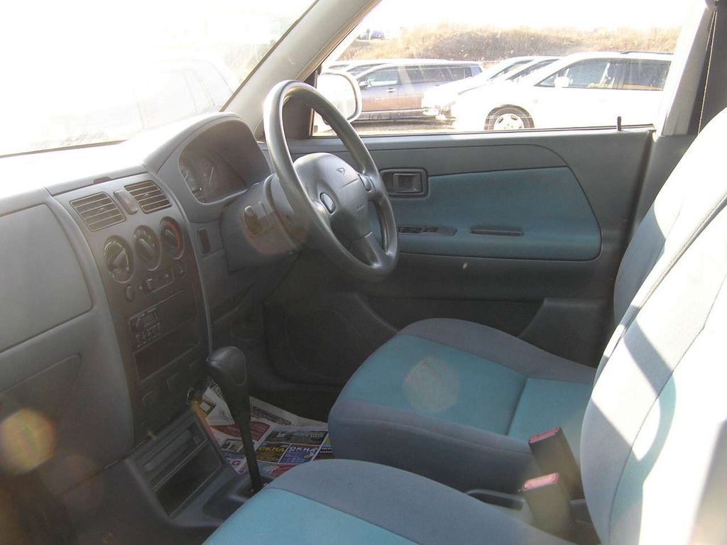 2002 Daihatsu Storia