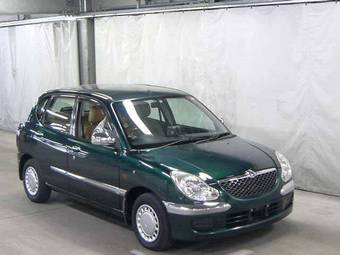 2002 Daihatsu Storia Pictures