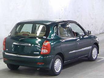 2002 Daihatsu Storia Photos