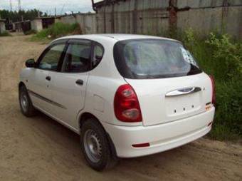 2002 Daihatsu Storia Photos