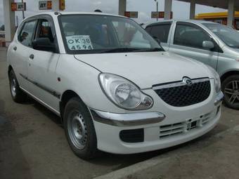 2002 Daihatsu Storia Photos