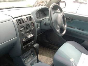 2002 Daihatsu Storia Photos