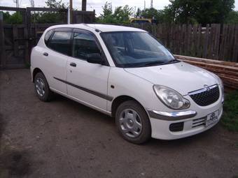 2002 Daihatsu Storia Pictures