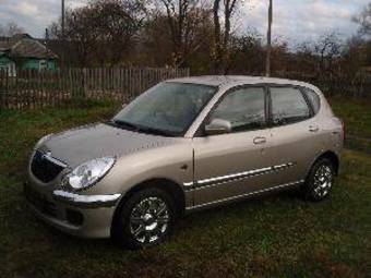 2003 Daihatsu Storia Photos