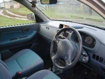 2003 Daihatsu Storia Photos