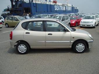 2003 Daihatsu Storia Photos
