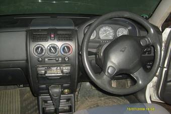 2003 Daihatsu Storia Pics