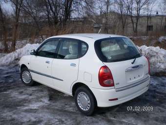 2004 Daihatsu Storia Images