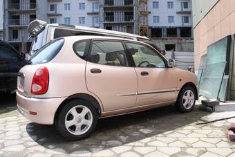 2004 Daihatsu Storia Photos