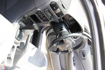 2004 Daihatsu Storia Pictures