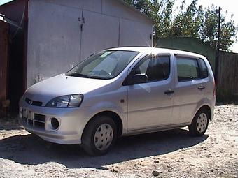 2000 Daihatsu YRV