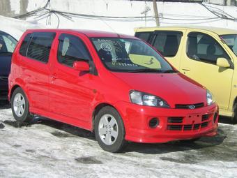 2000 Daihatsu YRV